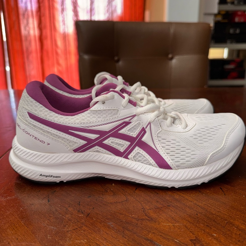 Woman’s asics Gel-contend 7